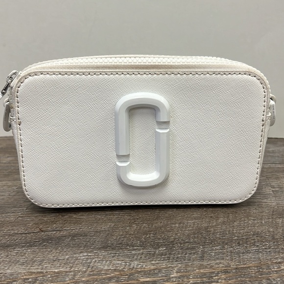 SOLD IN STORE Marc Jacobs White “The Snapshot” Camera Crossbody Bag - Picture 2 of 9